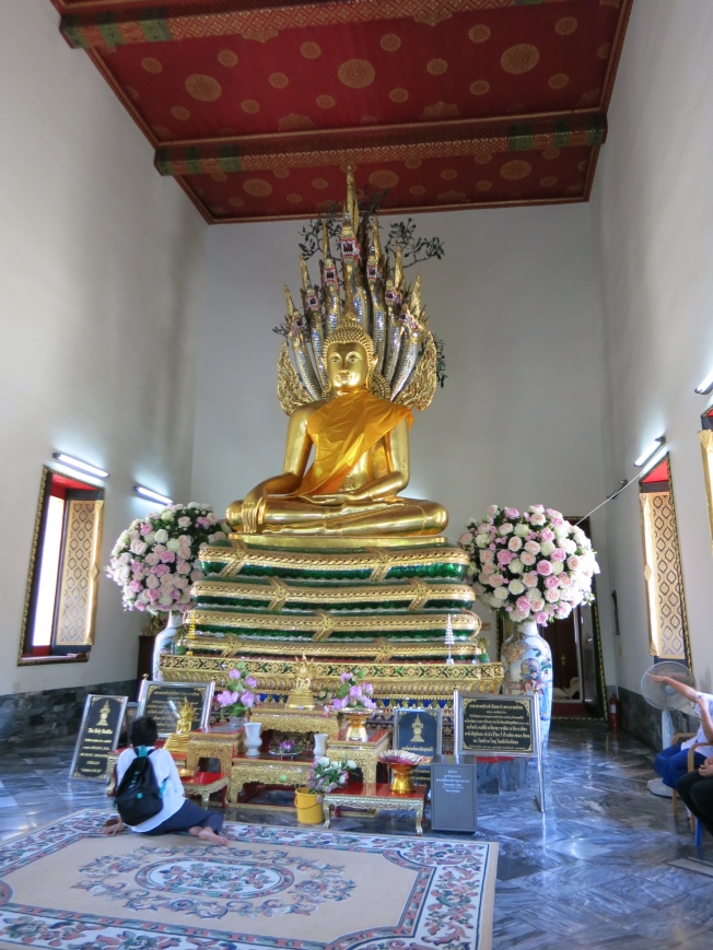 Phra Buddha Chinnasri, Front Portico, The West Assembly Hall