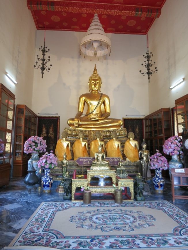 Phra Buddha ChinnaraJ, Front Portico, The South Assembly Hall