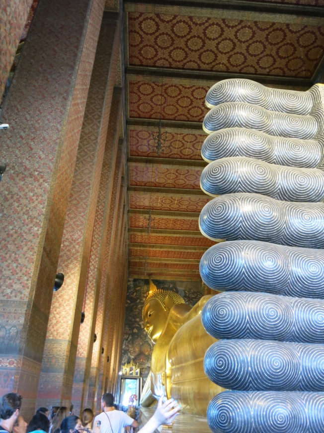 Phra Buddha Sayas, view from the feet