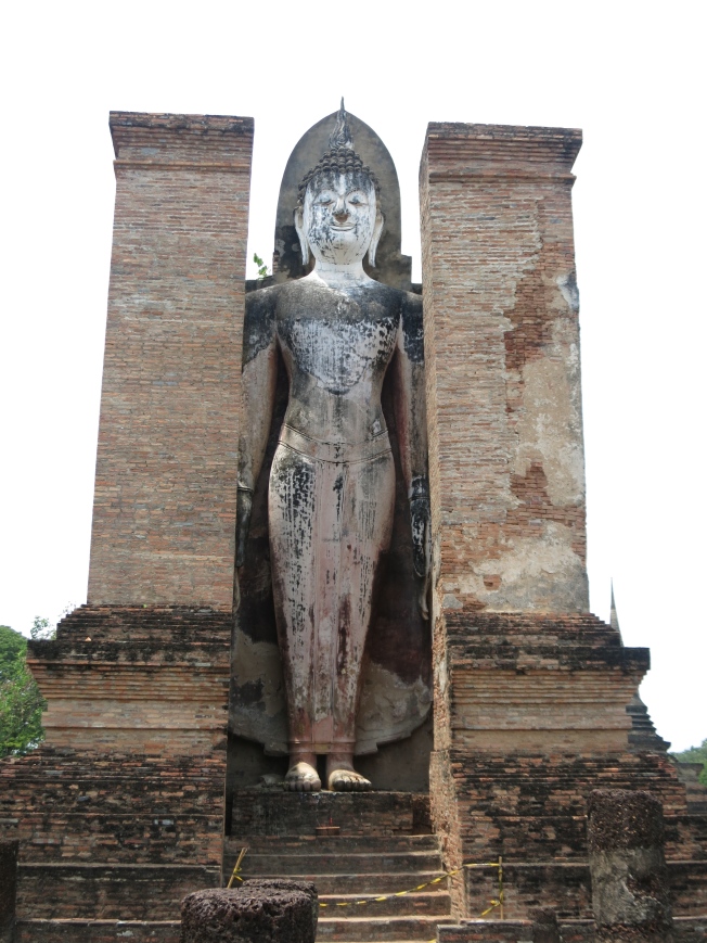 Standing Buddha, Wat Maha That