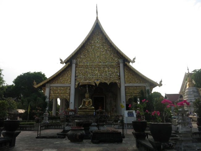 The Wat in front of Chedi Luang