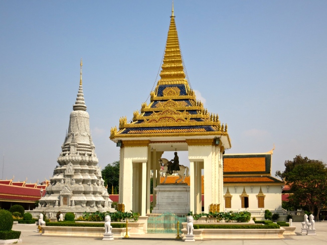 Statue of HM King Norodom and Stupa of HM King Ang Doung